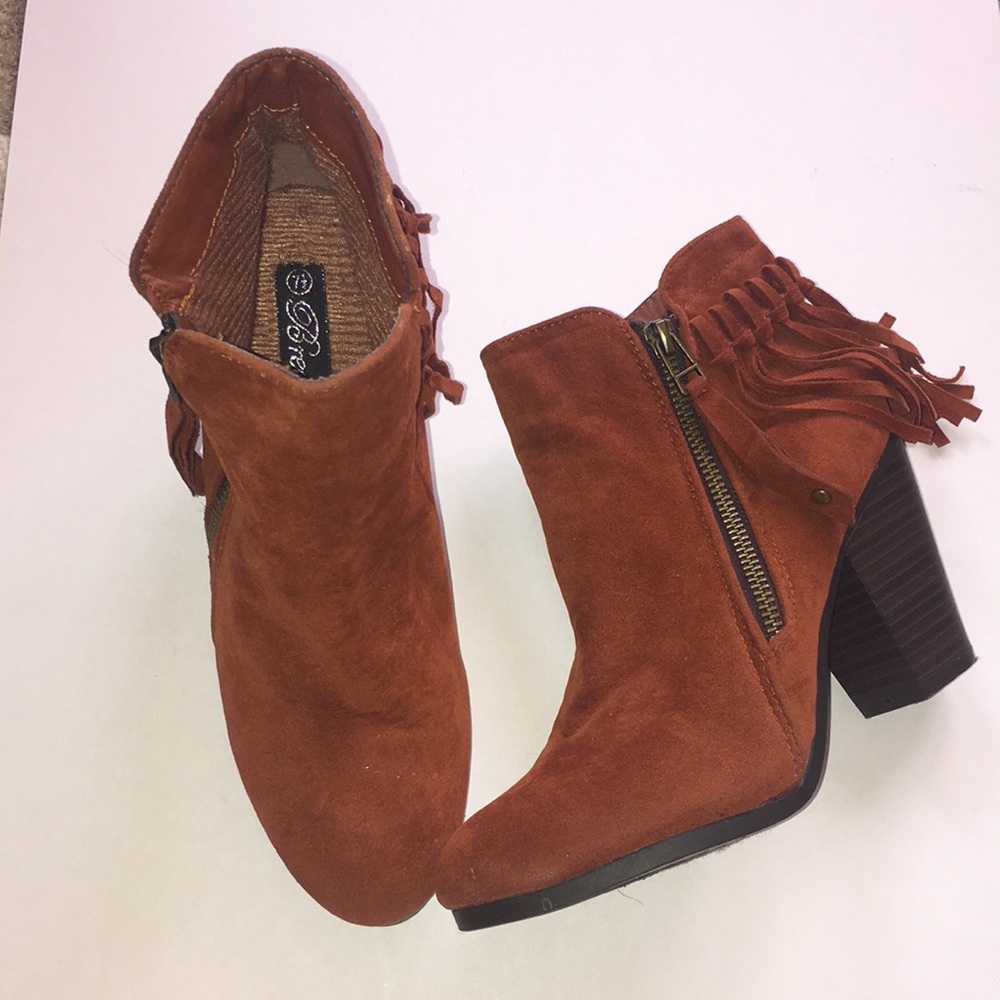 Light brown/burnt orange fringe booties